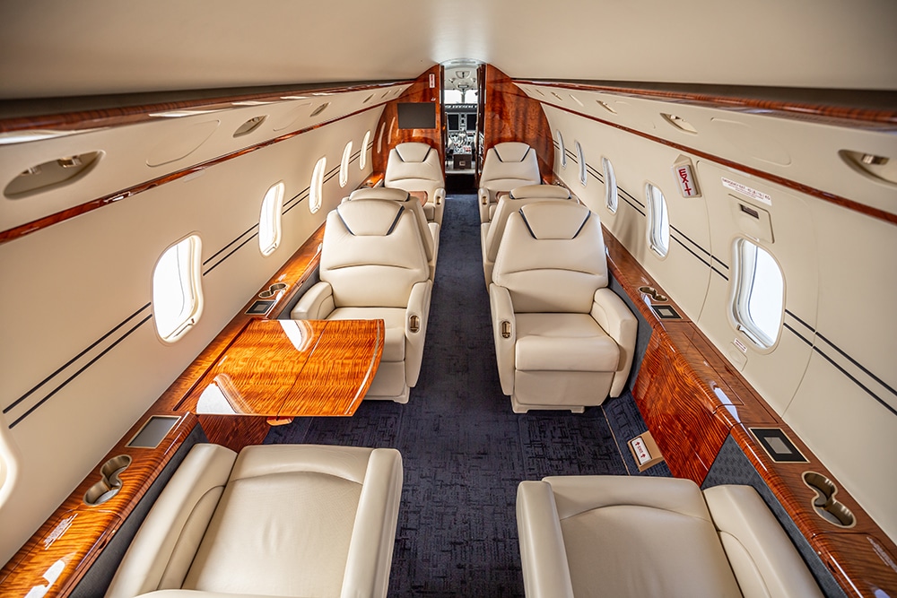 Challenger-300-N311FC-22