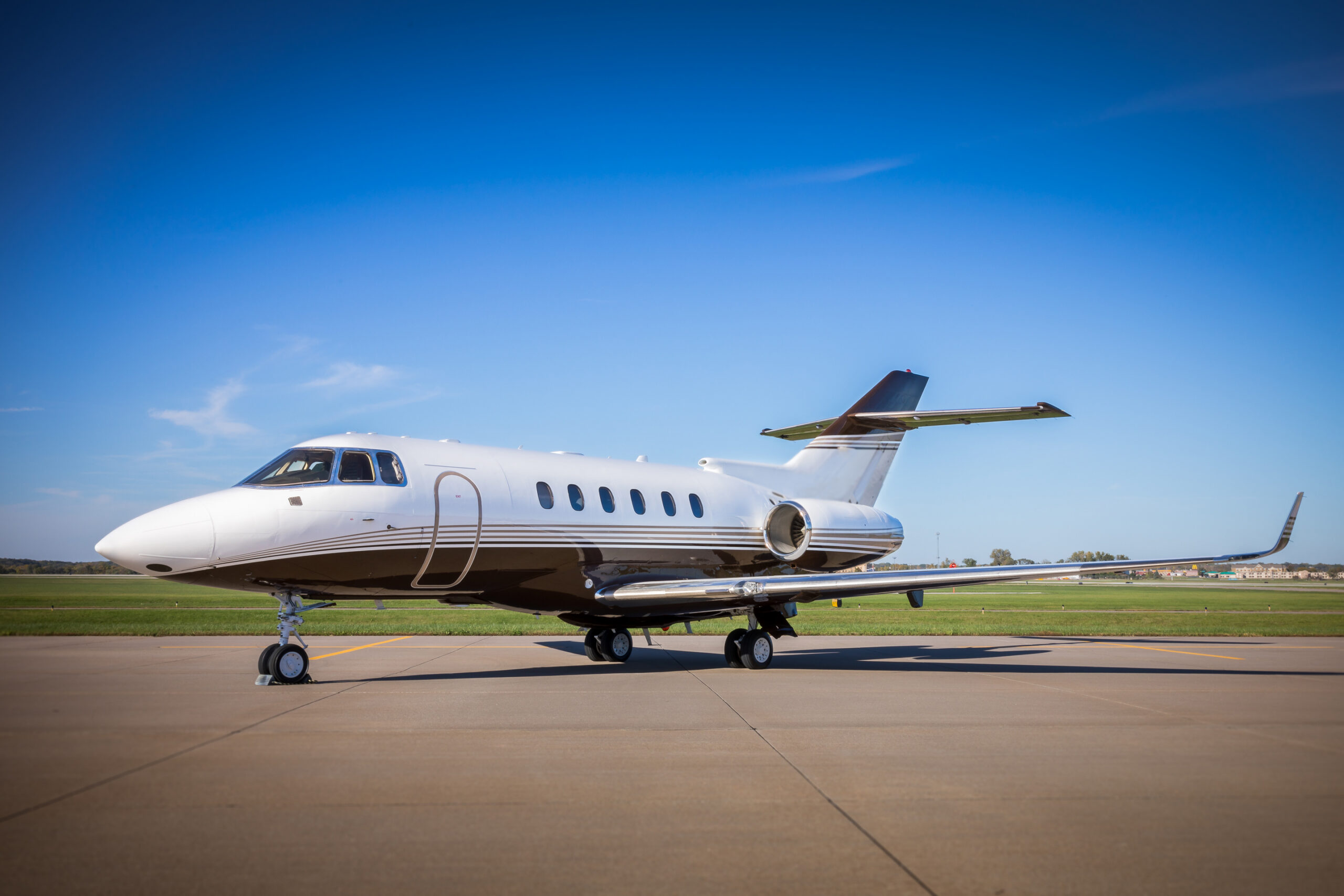 Elliott_Aviation_N806MC_087_No-N-scaled-1